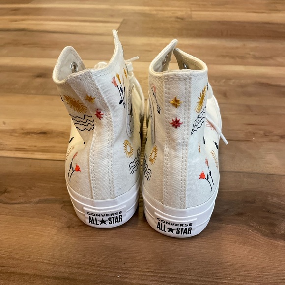 Converse Platform embroidered beige shoes women’s size 9 men’s size 7 - Picture 2 of 4
